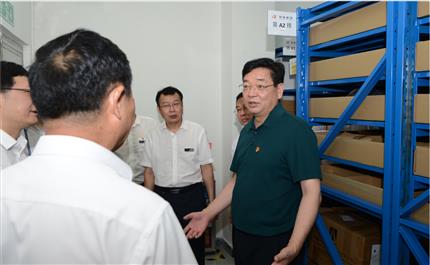 河南航投黨委書(shū)記、董事長(zhǎng)張明超 深入中原龍浩開(kāi)展“不忘初心、牢記使命”主題教育調(diào)研